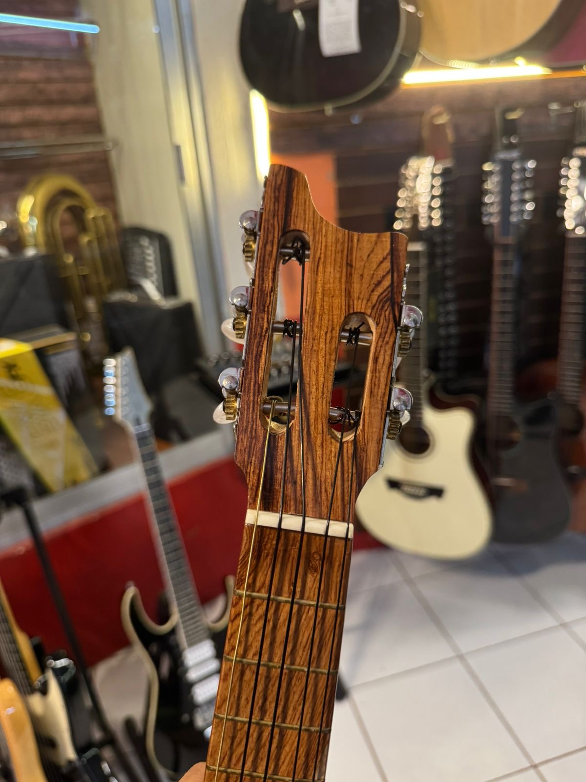 Jarana Electroacustica con pastilla funda y  metodo ( Disponible)