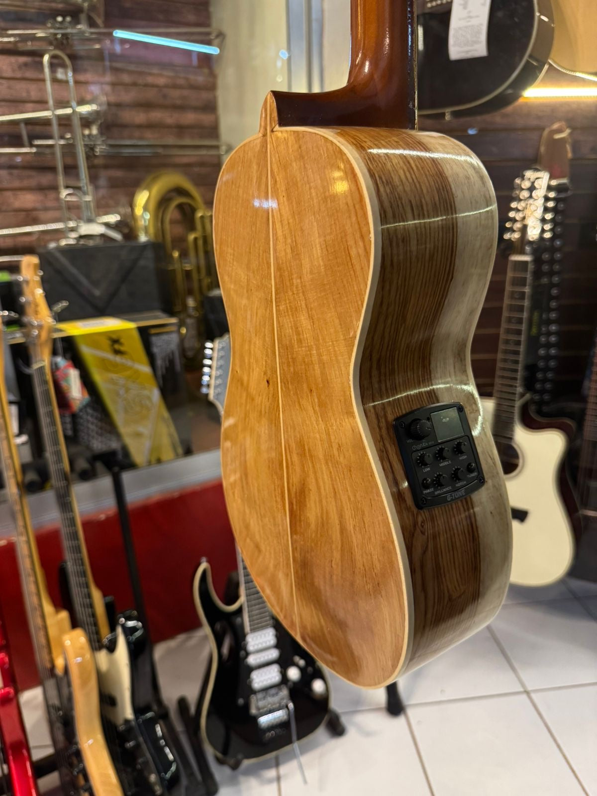 Jarana Electroacustica con pastilla funda y  metodo ( Disponible)