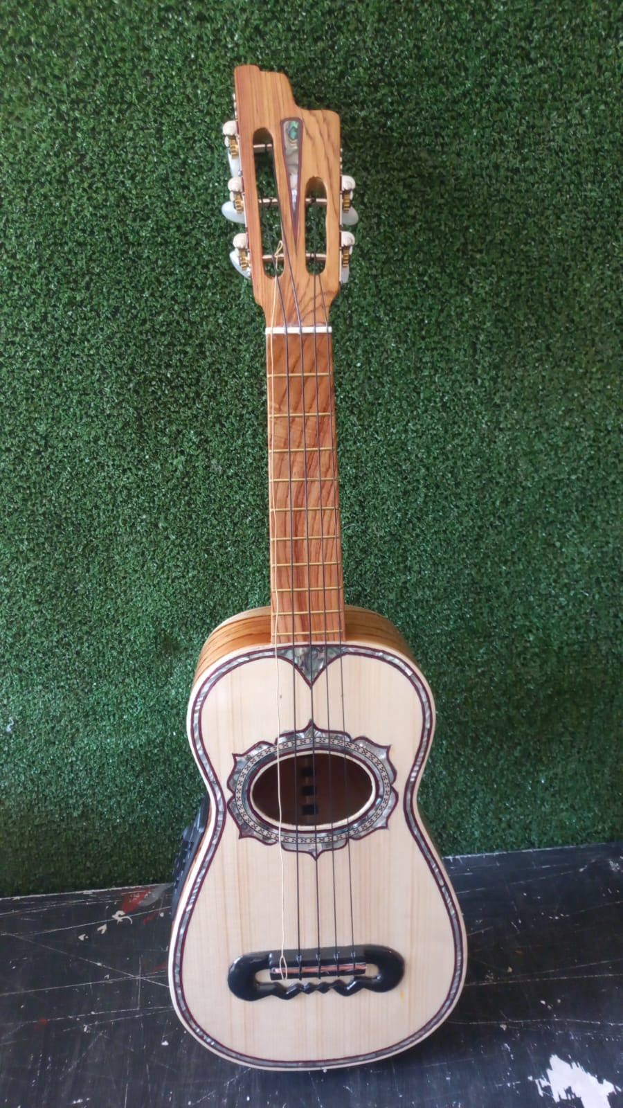 Jarana Electroacustica con funda y método de jarana ( SOBRE PEDIDO)