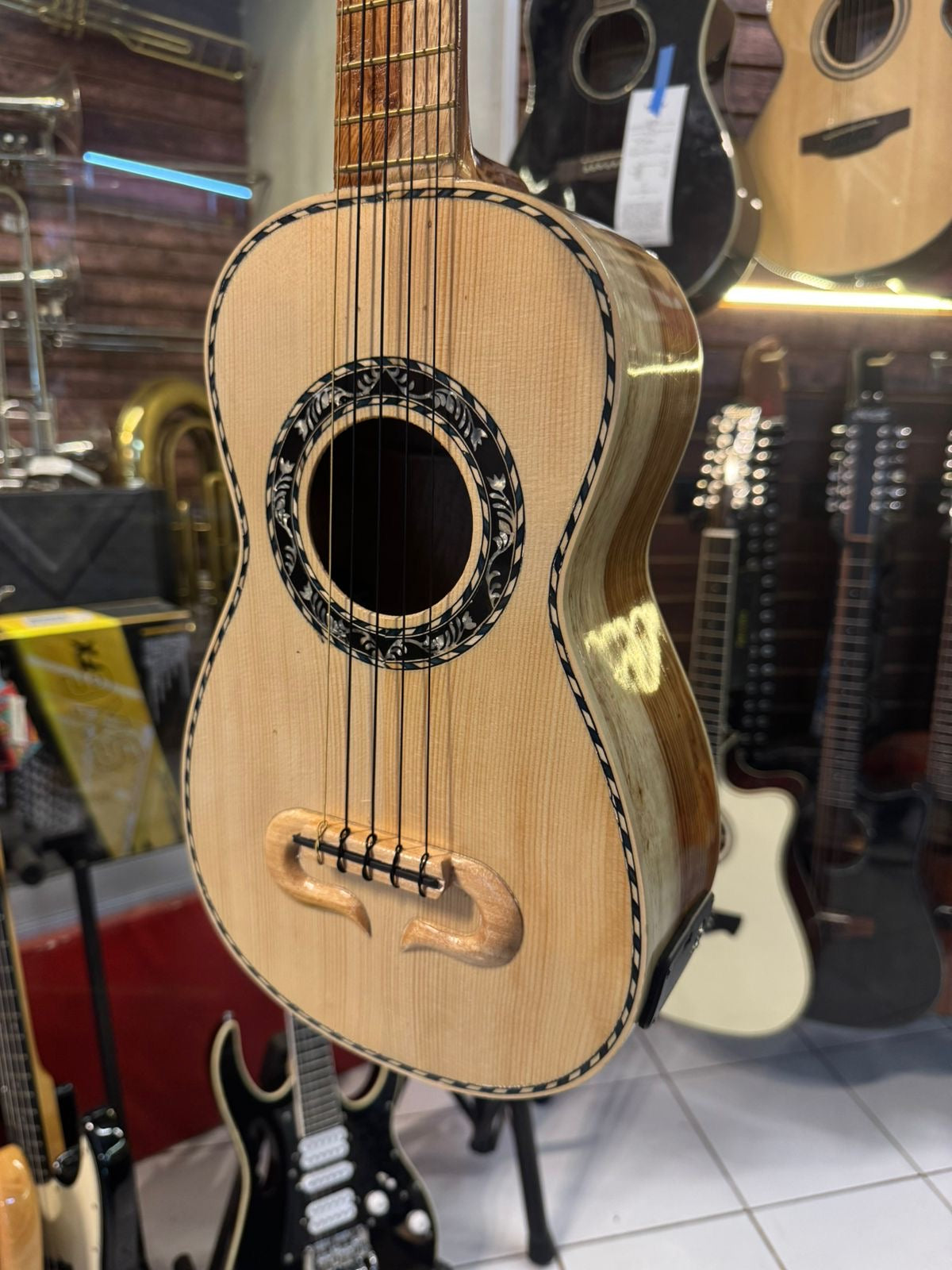 Jarana Electroacustica con pastilla funda y  metodo ( Disponible)