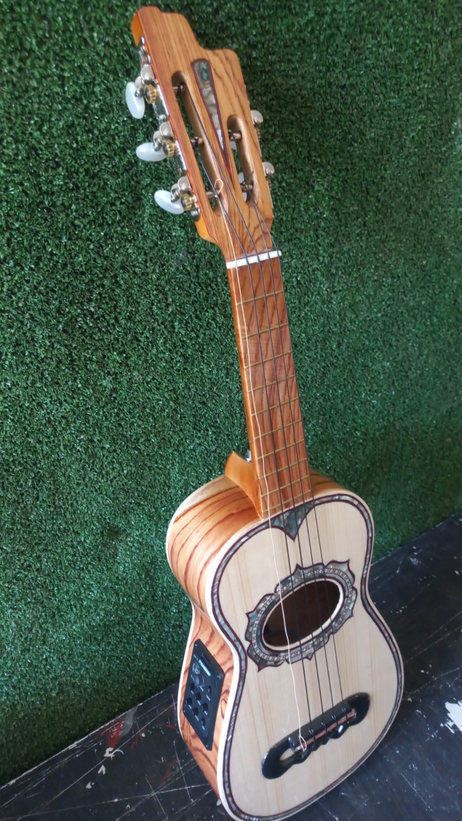 Jarana Electroacustica con funda y método de jarana ( SOBRE PEDIDO)